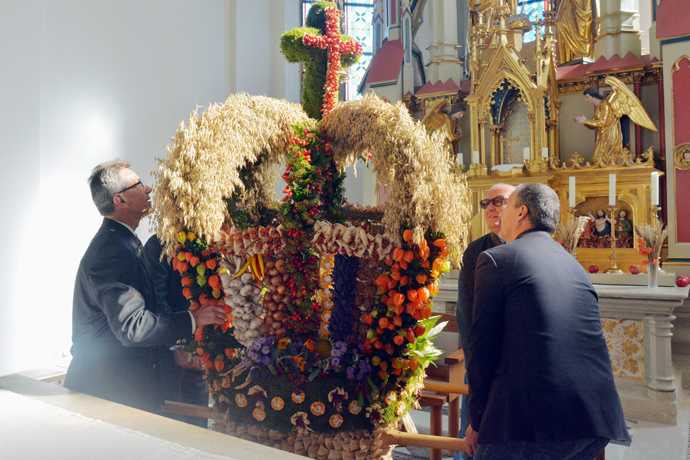 Erntekrone Pfarrkirche / R. GLÜCK